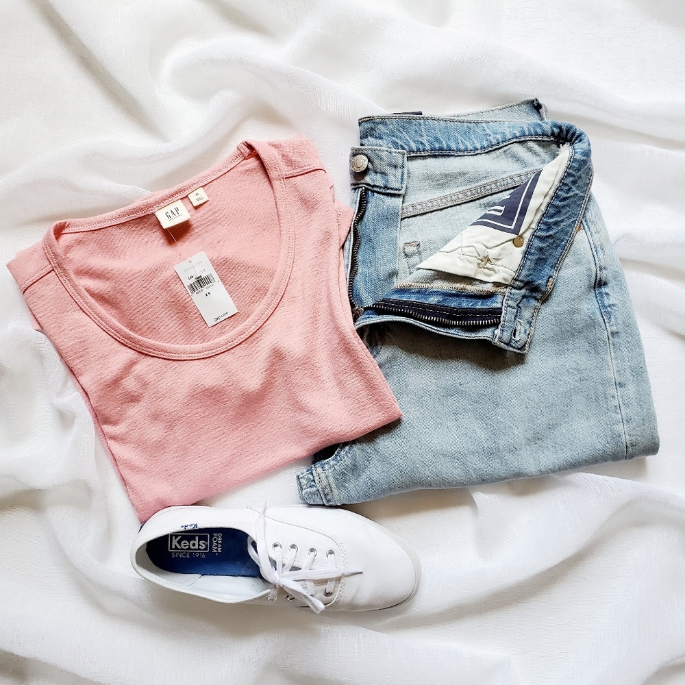 NWT Gap Maternity Short Sleeve Scoopneck T-shirt